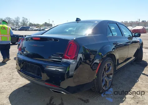 2022 Chrysler 300 S из США, поврежденный, VIN 2C3CCABG1NH184490